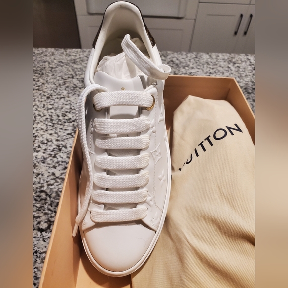 Louis Vuitton sneakers 👟 - Picture 2 of 3